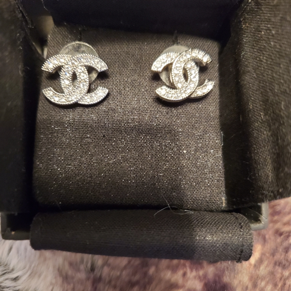 Very cute Chanel Chanel Silver CC😊😊